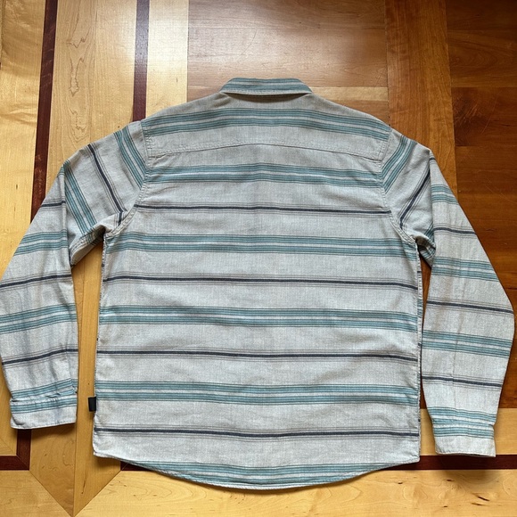 Patagonia Fjord flannel long sleeve button up organic cotton lightweight shirt - Picture 4 of 9